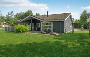 4 Bedroom Cozy Home In Væggerløse, Bogø By